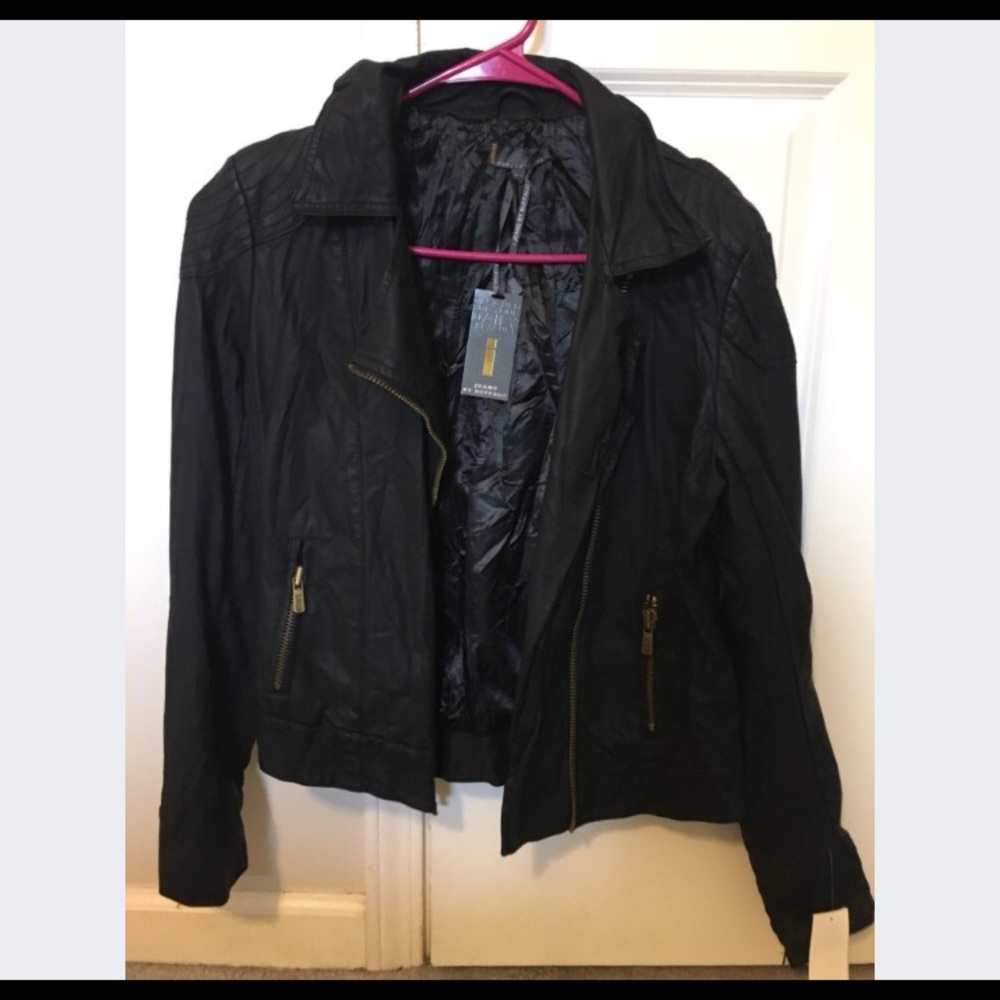 Super cute leather jacket!!:)